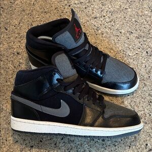 Men’s 8 Nike Air Jordan Mid-Top Sneakers - Black & Grey “Winterize”